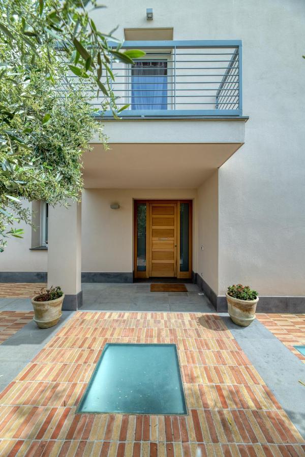 La Casa Degli Ulivi Appartamento In Villa Con Patio Куарту-Сант'Элена Экстерьер фото